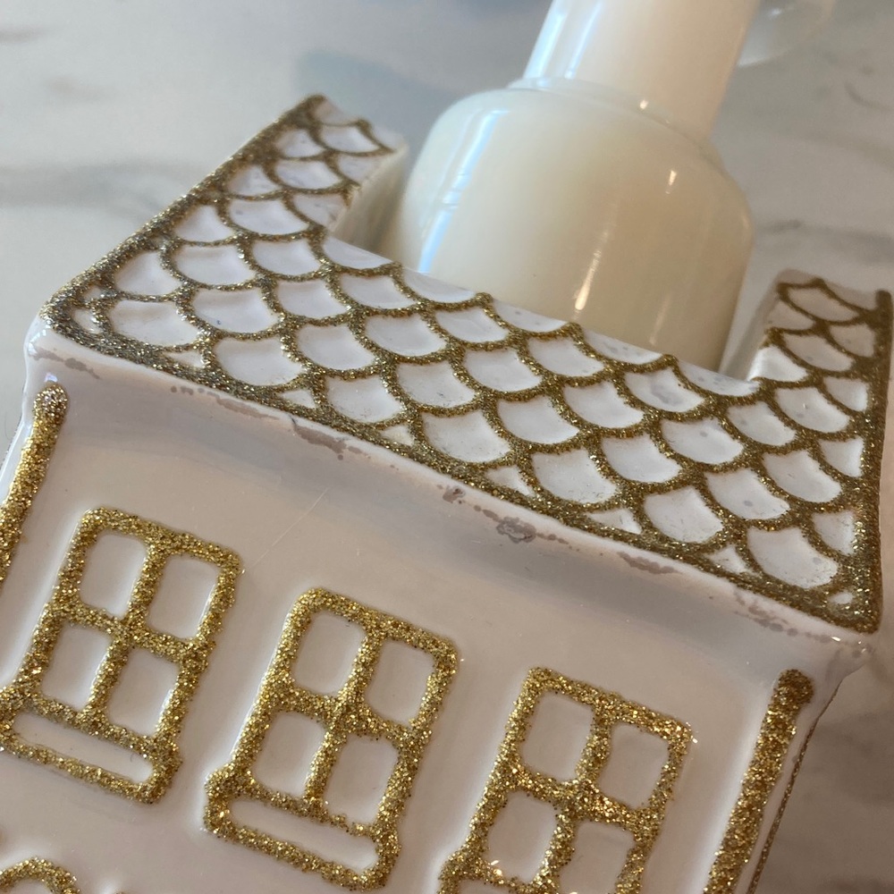 Bath & Body Works Gingerbread House Foaming Soap Dispenser White Gold Glitter - Picture 4 of 12